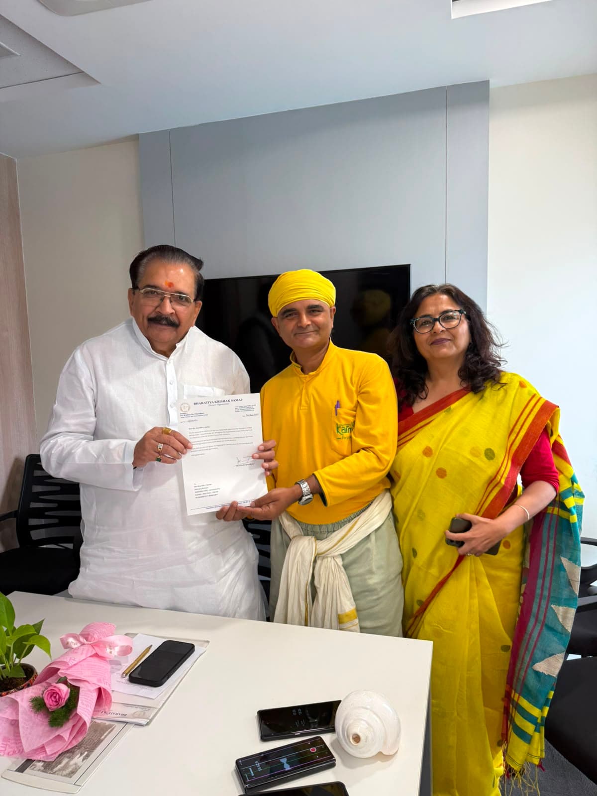 Shri Krishan Bir Chaudhary with মহাচার্য সৌরভ জে. সরকার and Smt. Reena J. Sarkar