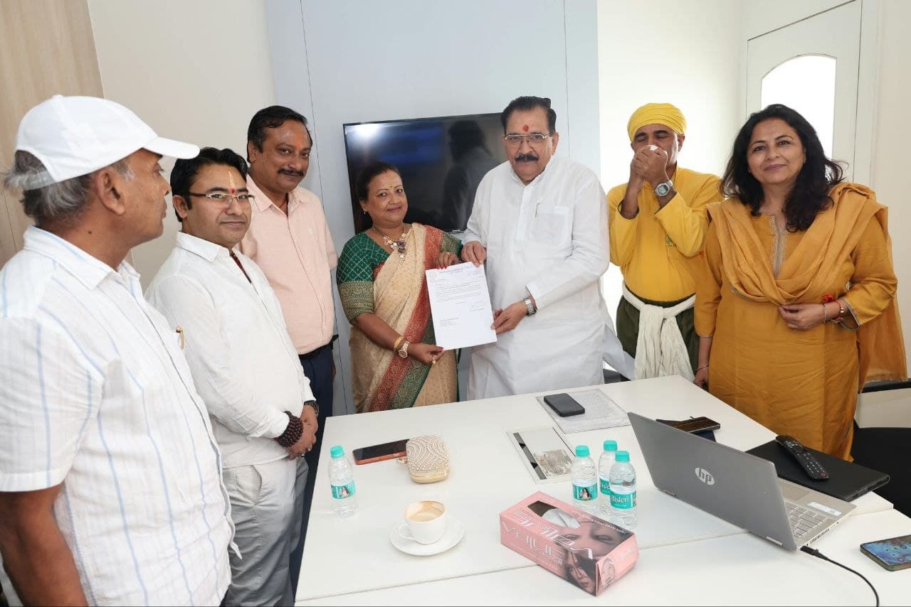 West Bengal delegation photographed with Shri Krishan Bir Choudhary and the appointment letter